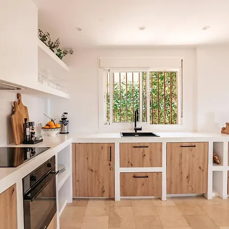 Holiday home New Renovated Townhouse With Sea View And Jacuzzi